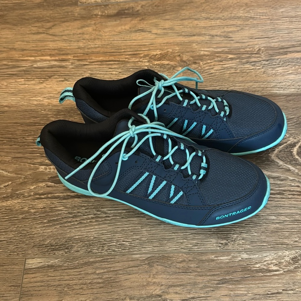 Women’s cycling clip shoes